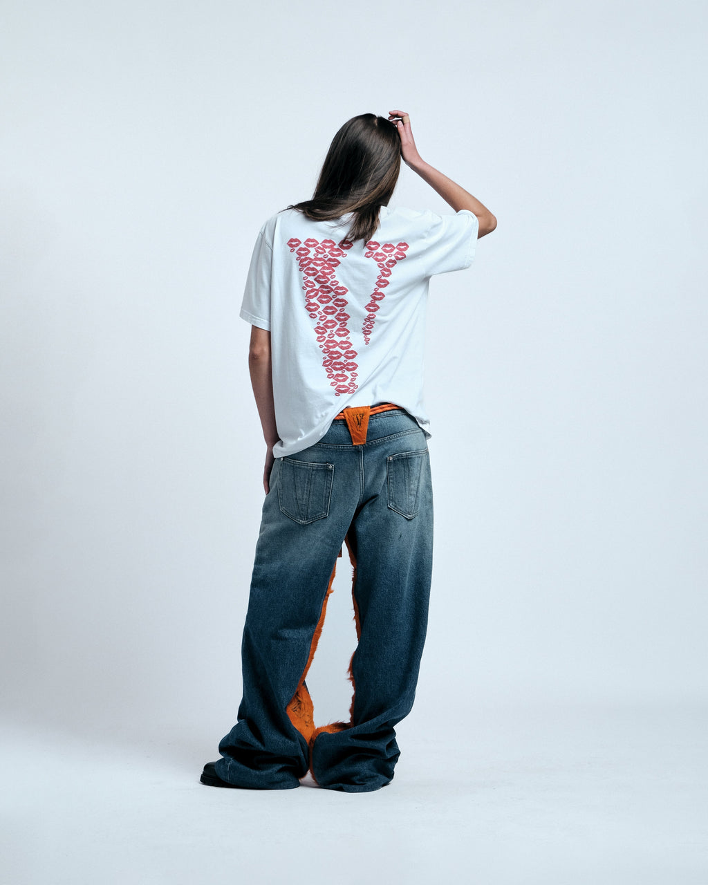 VLONE RED LIPSTICK OG EMBROIDERED T-SHIRT (white)